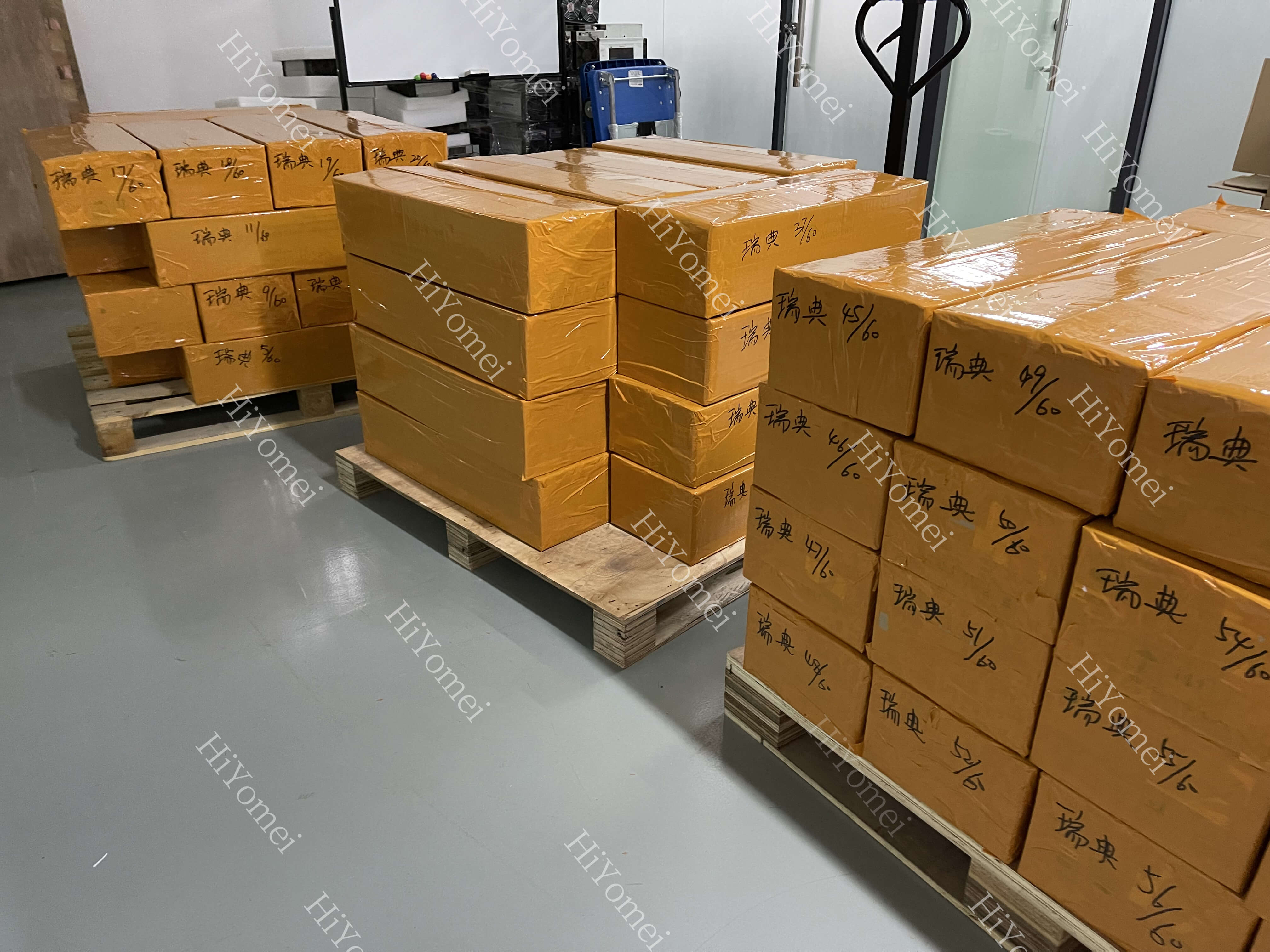 Packed goods with shipping marks