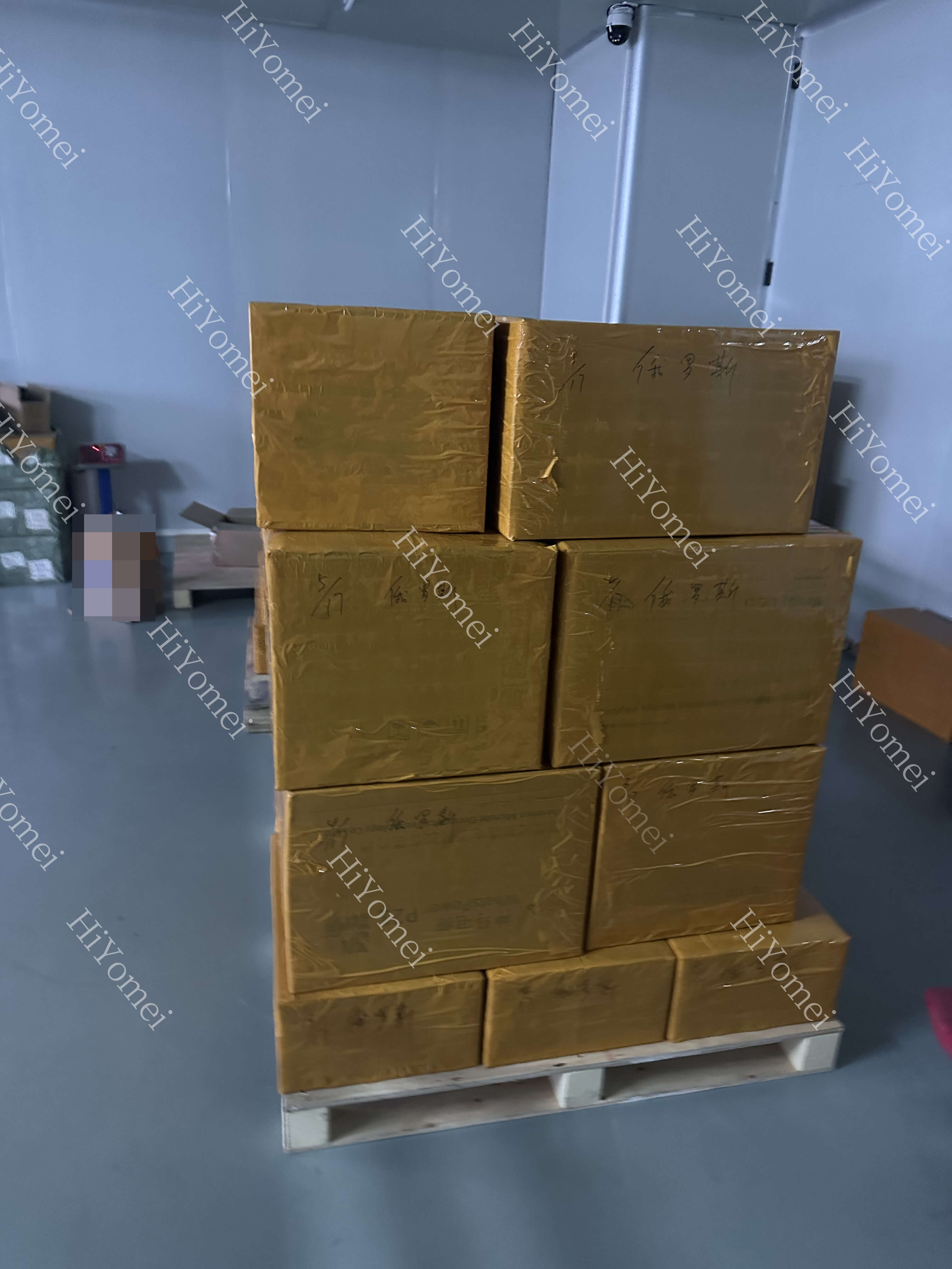 Packing again to improve the protection of goods in transportation
